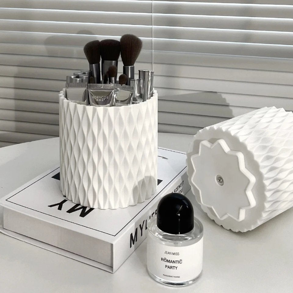 Rotatable Makeup Brushes Storage Box. (High Quality)