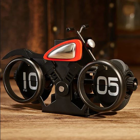 Antique-Style Mechanical Desk Clock – Geometric Design
