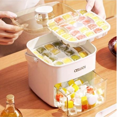 Pressing Ice Cube Molds, Ice Making Boxes and Ice Hockey Tools For Freezing
