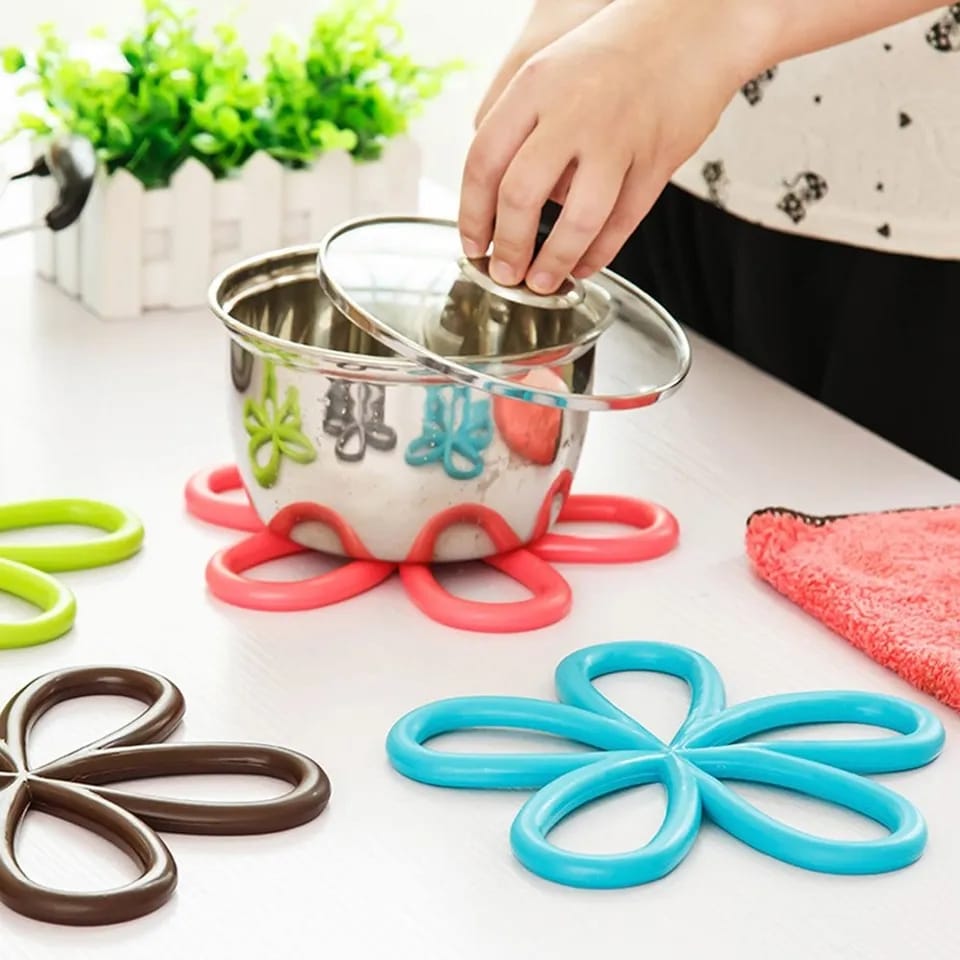 2 PCS Flower Shape PVC Heat Insulation Pad